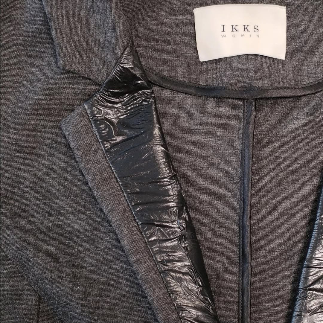 Revers noirs de la veste avant transformation