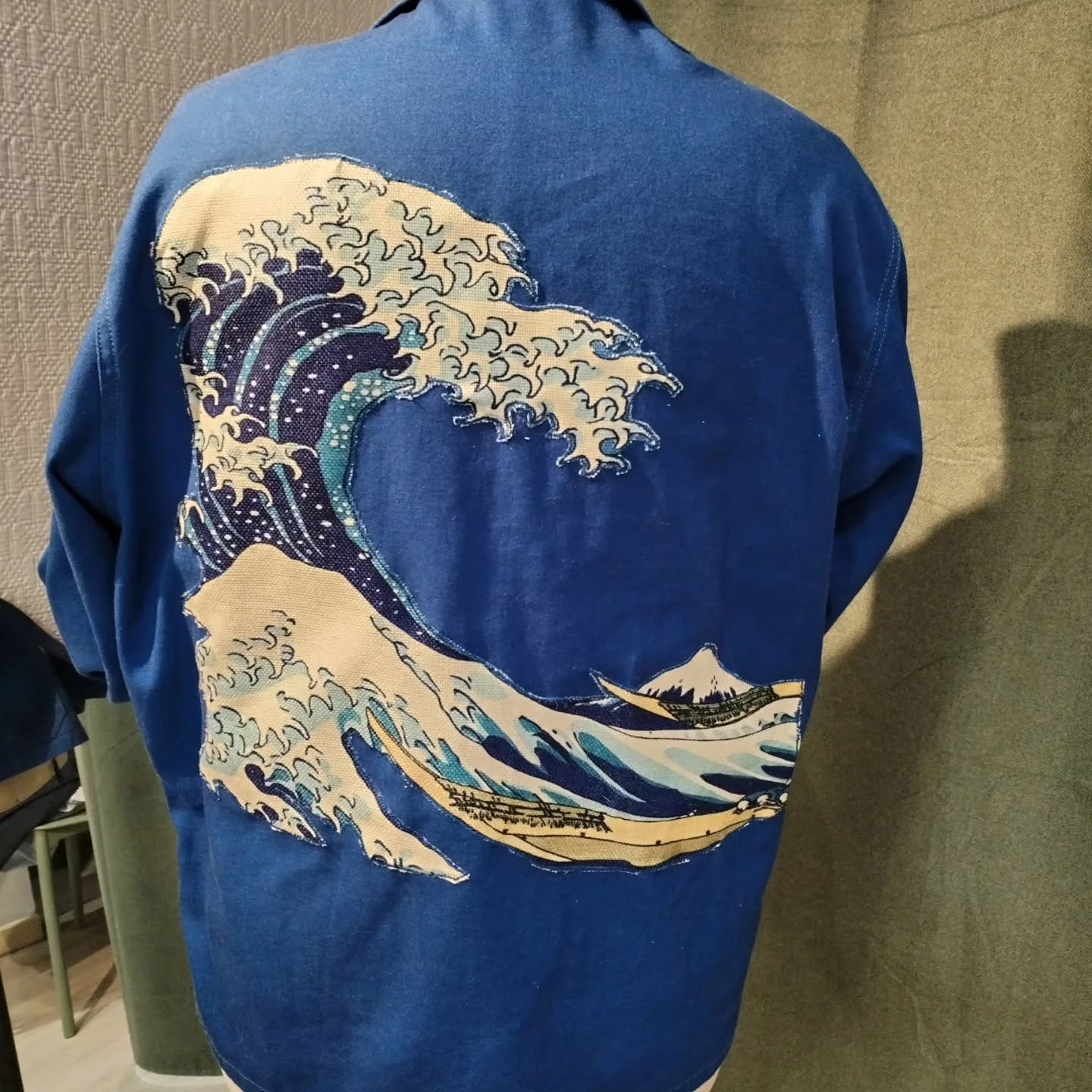 Veste personnalisée de Céline avec un grand motif de vague